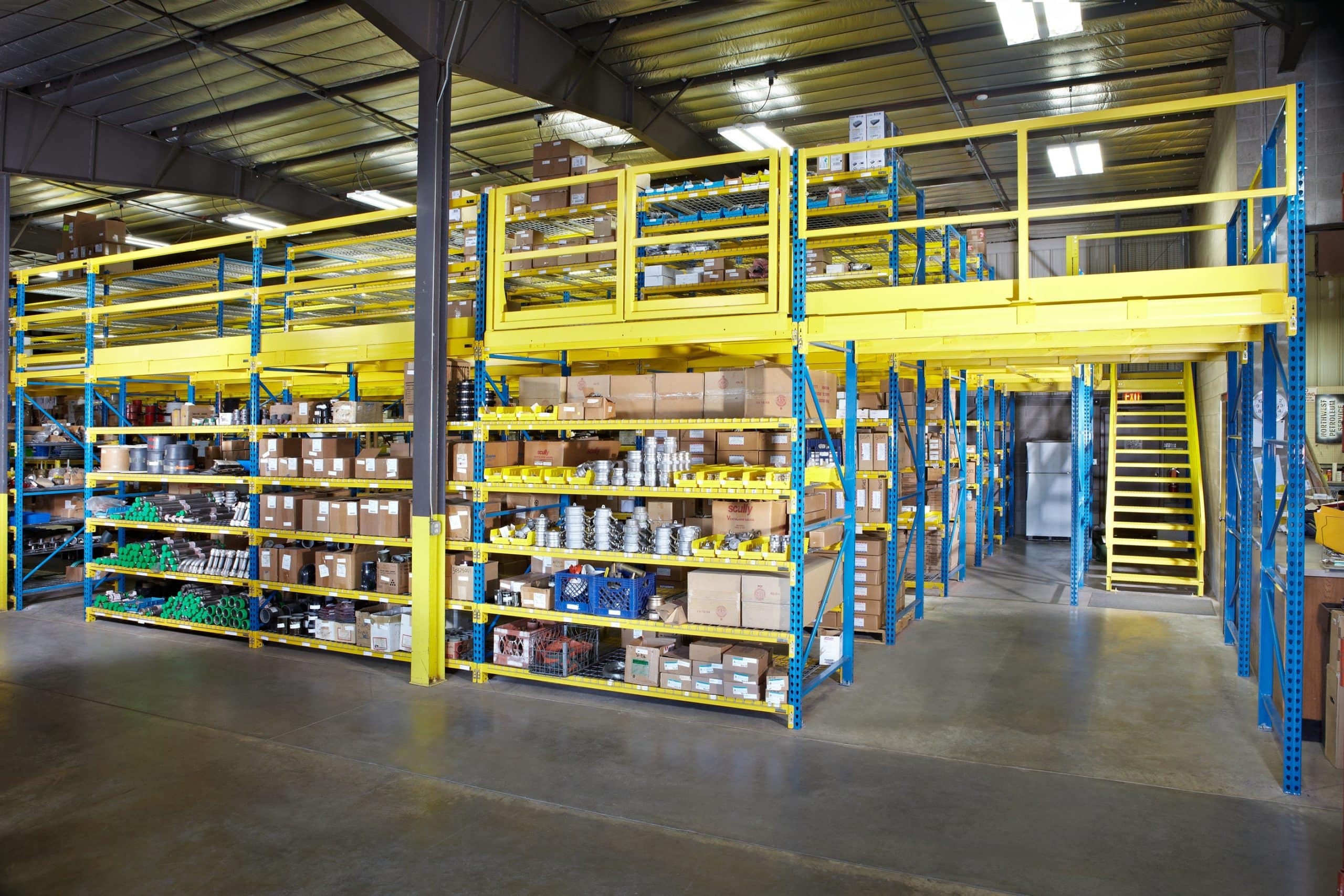 Rack-supported mezzanine